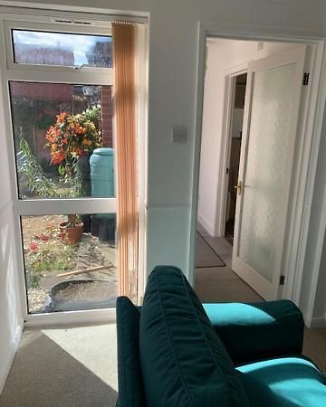 Private Room & Lounge In Town Centre With Parking 스트렛포드-어폰-에이본 외부 사진