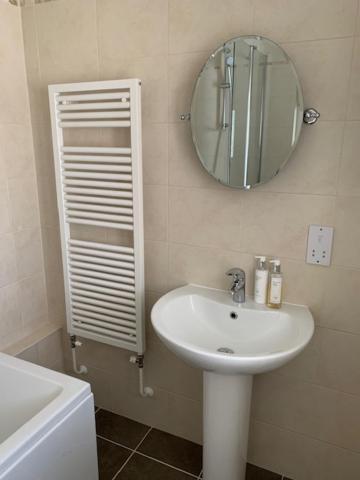 Private Room & Lounge In Town Centre With Parking 스트렛포드-어폰-에이본 외부 사진