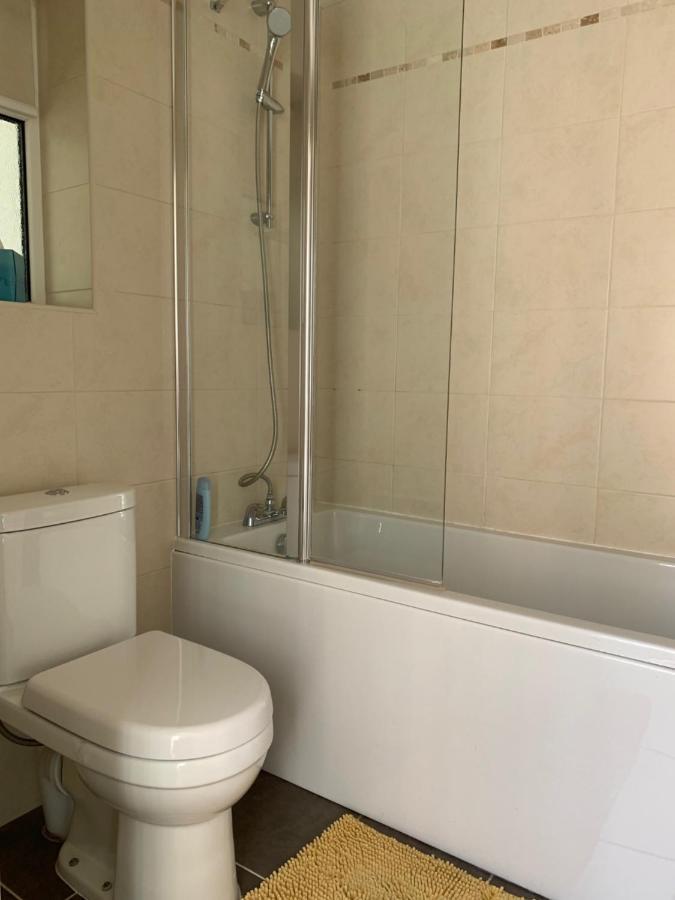 Private Room & Lounge In Town Centre With Parking 스트렛포드-어폰-에이본 외부 사진