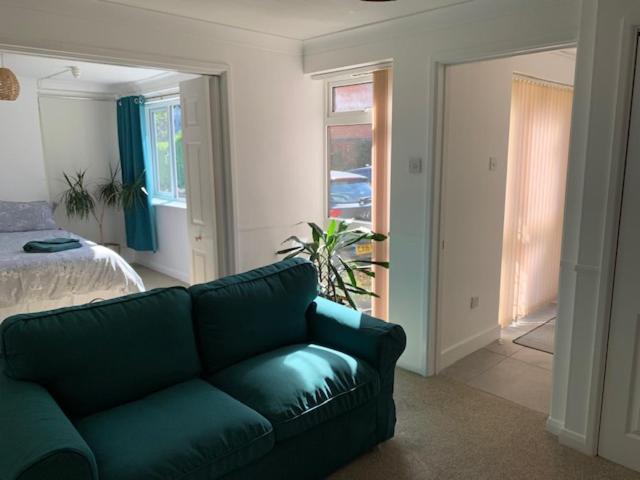 Private Room & Lounge In Town Centre With Parking 스트렛포드-어폰-에이본 외부 사진